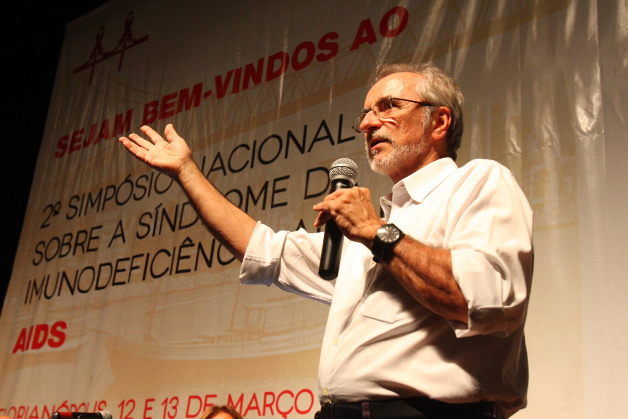 Infectologista Dirceu Greco traça panorama da AIDS no país