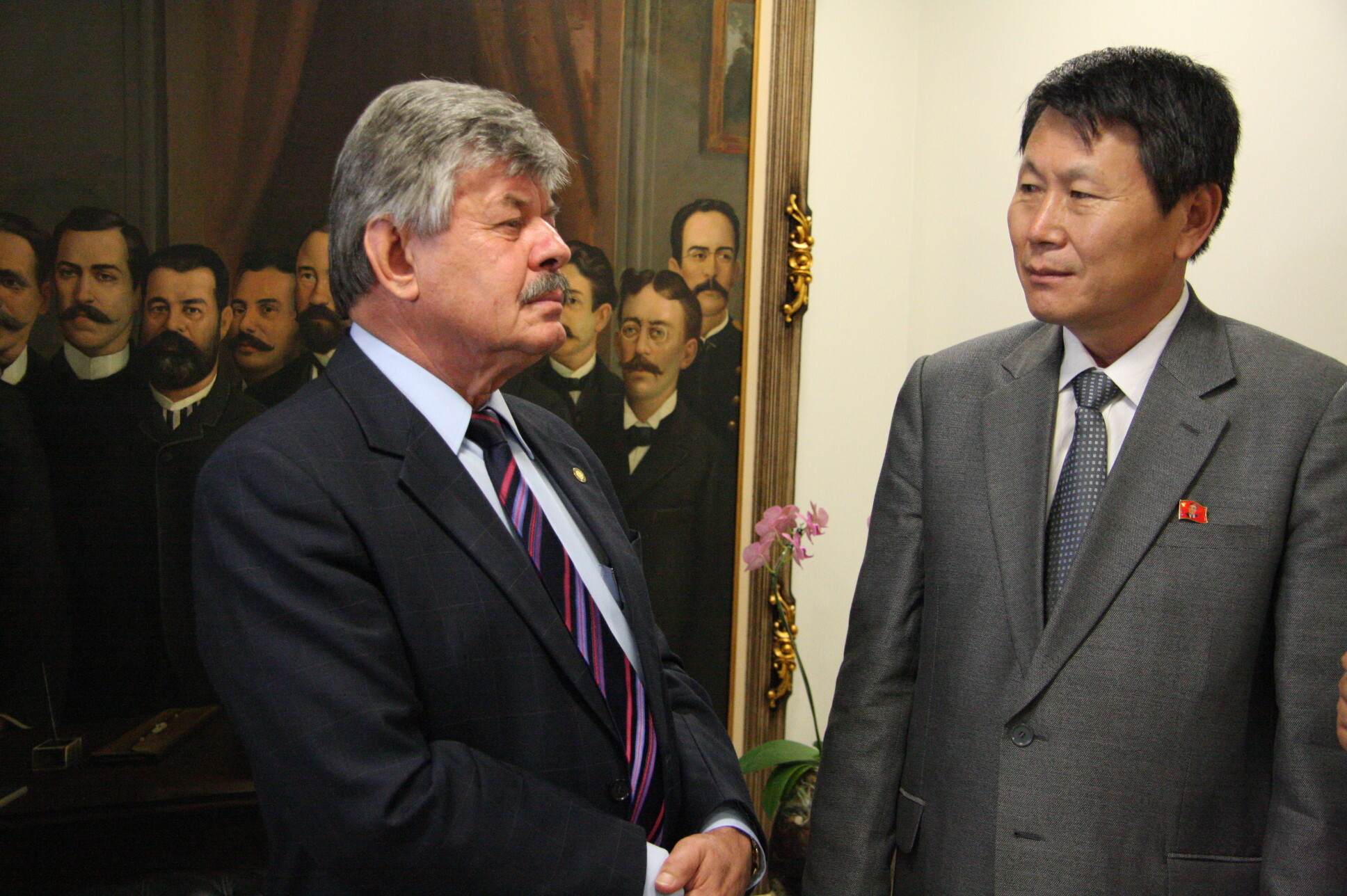 Embaixador anuncia acordos comerciais e culturais entre Coreia do Norte e Santa Catarina