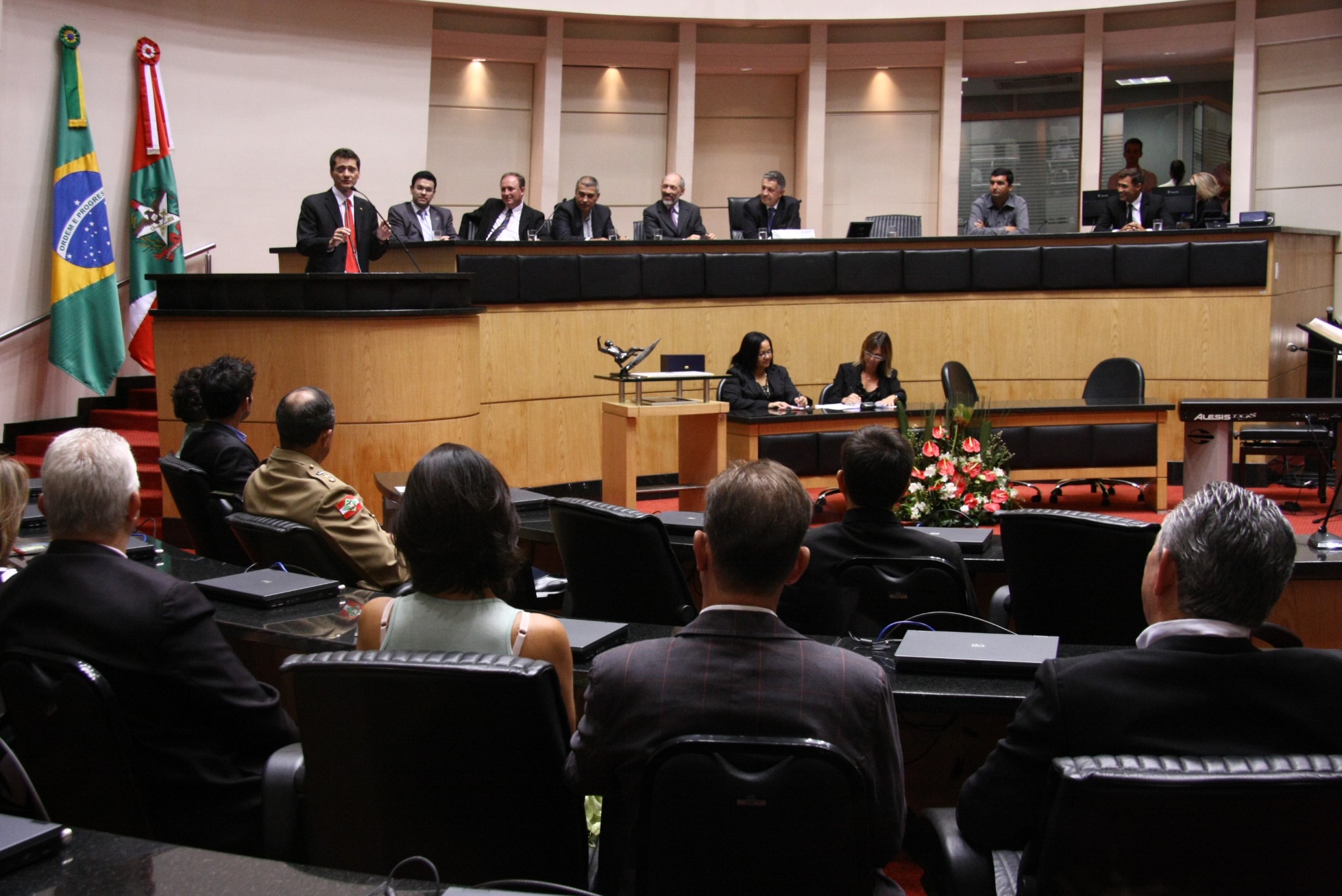 Sessão Solene de entrega de Título de Cidadão Catarinense ao Senhor Marco Aurélio Raimundo