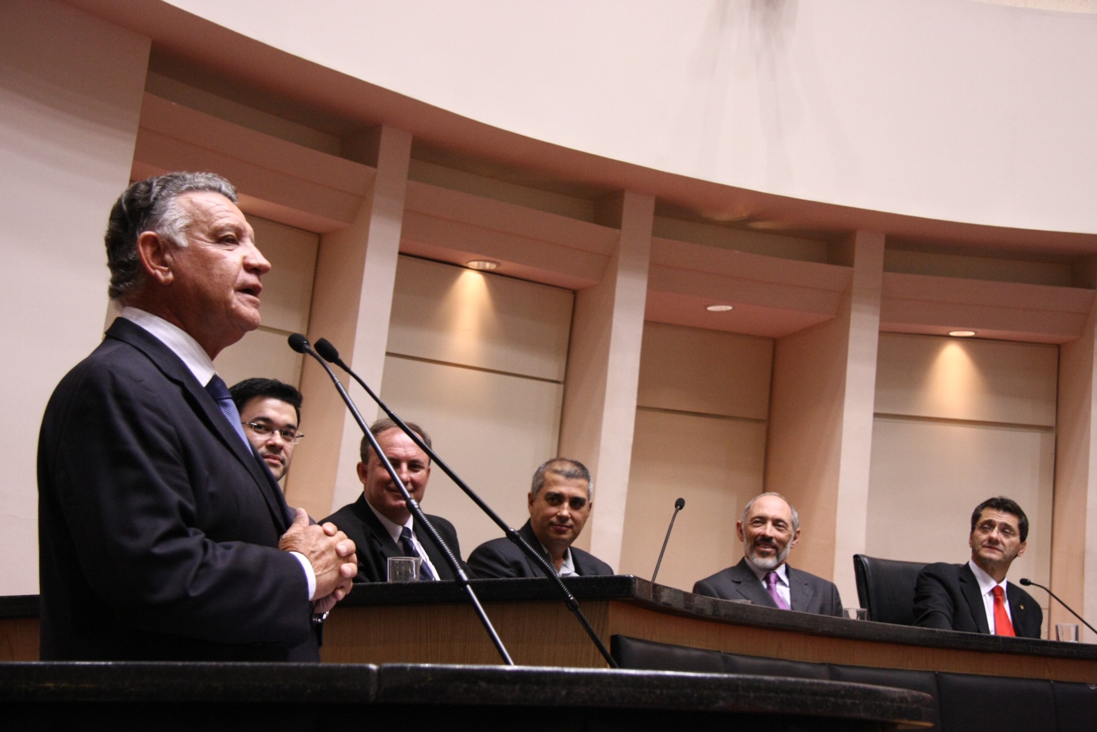Sessão Solene de entrega de Título de Cidadão Catarinense ao Senhor Marco Aurélio Raimundo