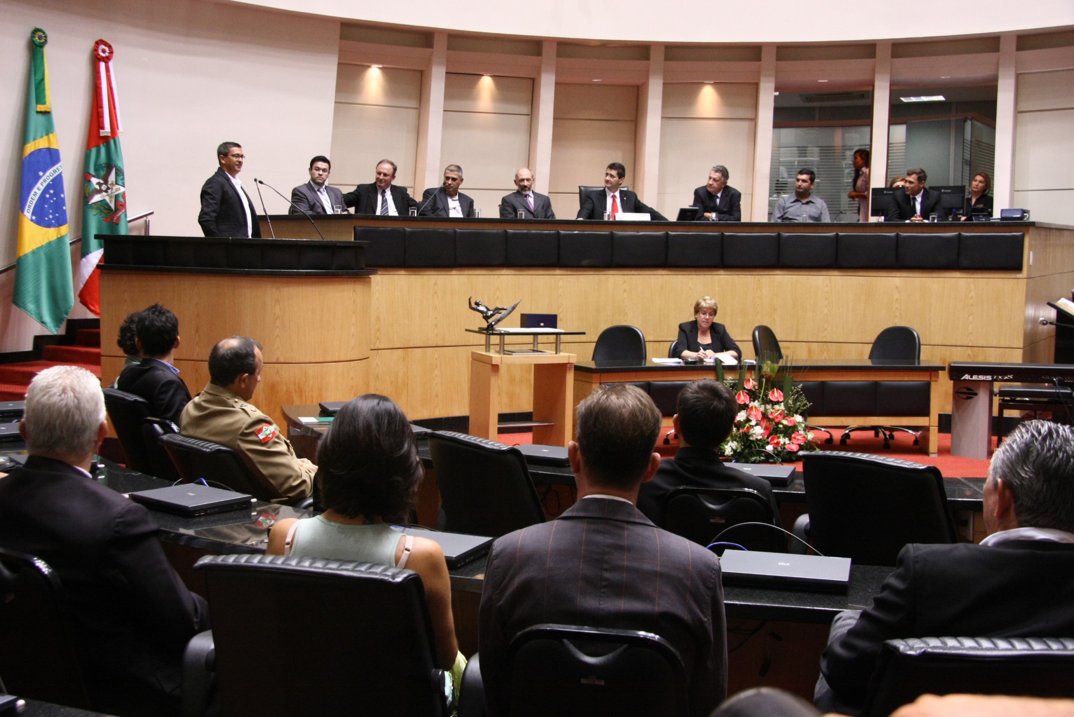 Sessão Solene de entrega de Título de Cidadão Catarinense ao Senhor Marco Aurélio Raimundo