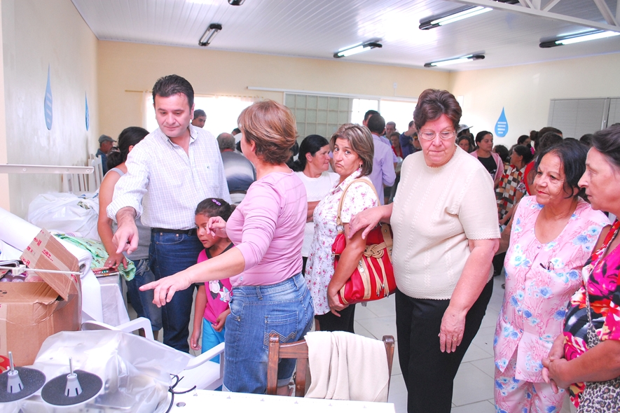 Clube de Mães do Santa Clara abre três cursos