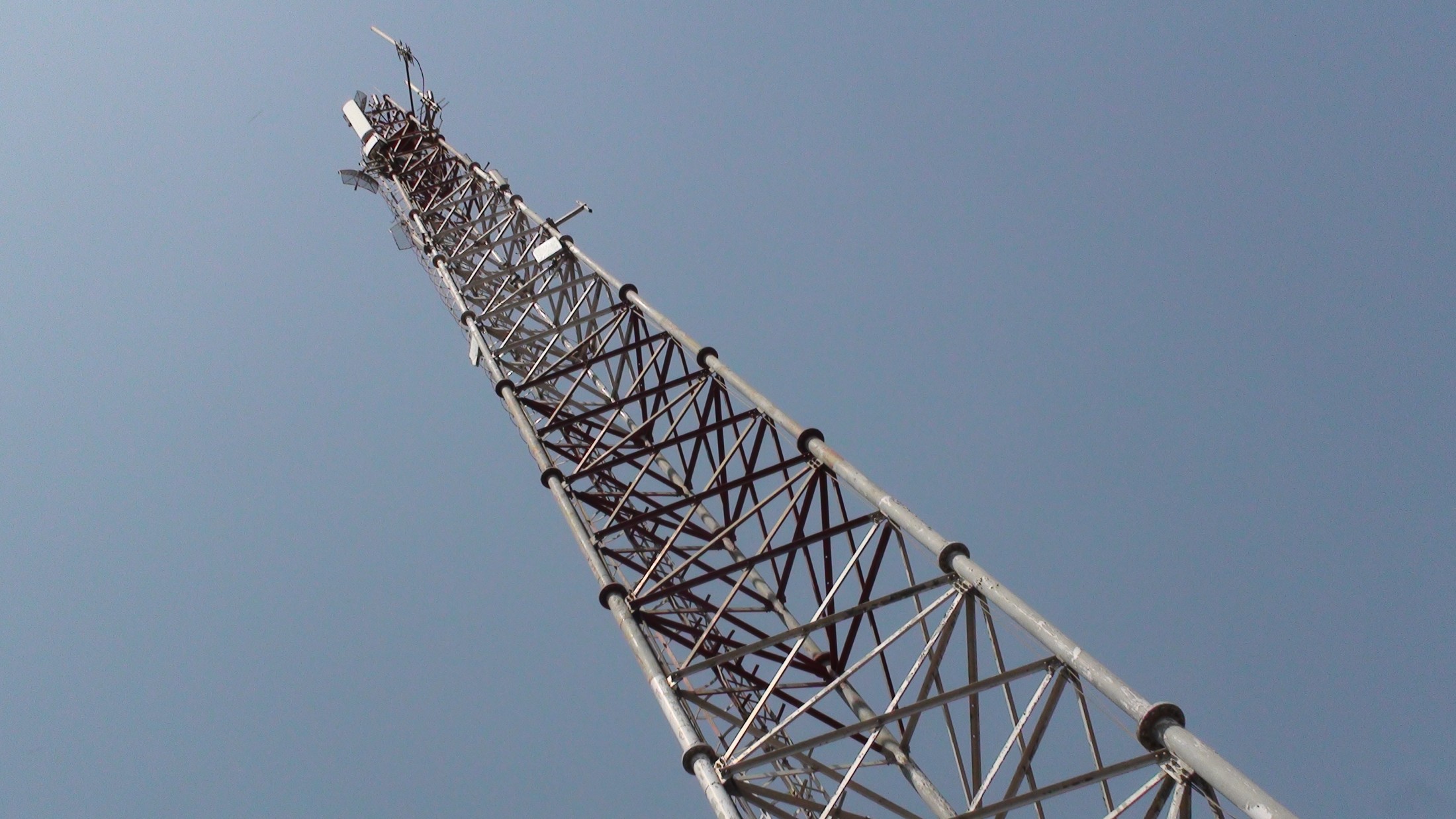 Comitiva catarinense visita vilarejo de Kheri onde moradores acessam internet com tecnologia desenvolvida pela VNL