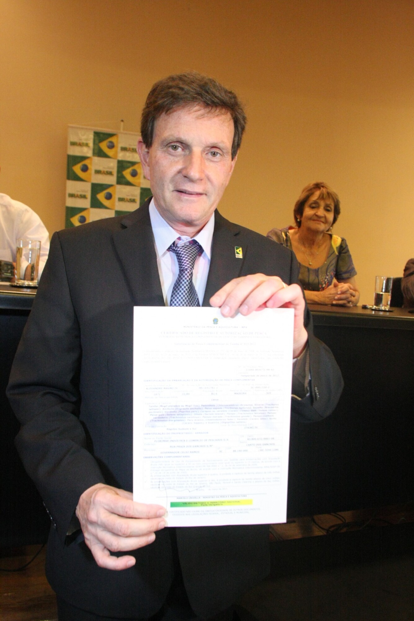 Ministro entrega autorizações e cessões para piscicultores e maricultores do Estado