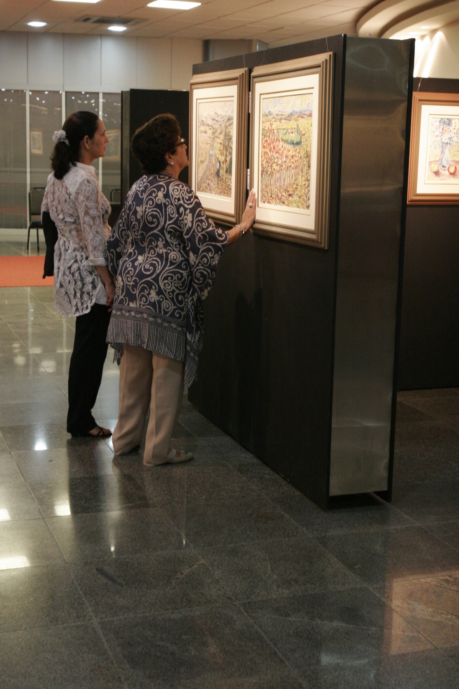 Exposição e Lançamento Literário - Artista Yolanda Bathke