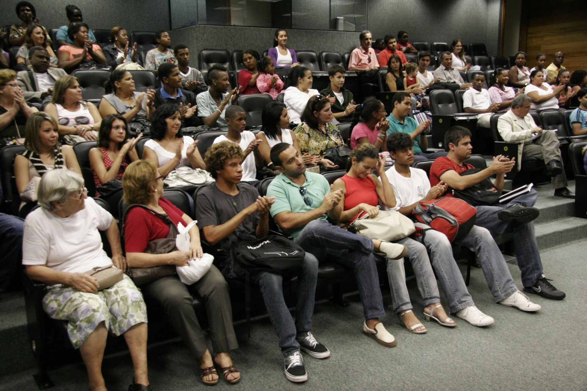 Pais e entidades firmam compromisso com PAB, o programa de inclusão social do Legislativo