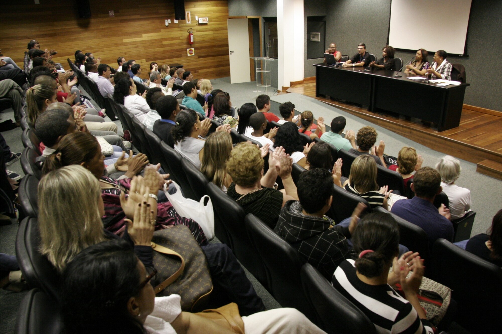 Reunião do PAB com as entidades indicadoras e os responsáveis dos jovens classificados no processo seletivo do Programa Antonieta de Barros/Gestão 2012