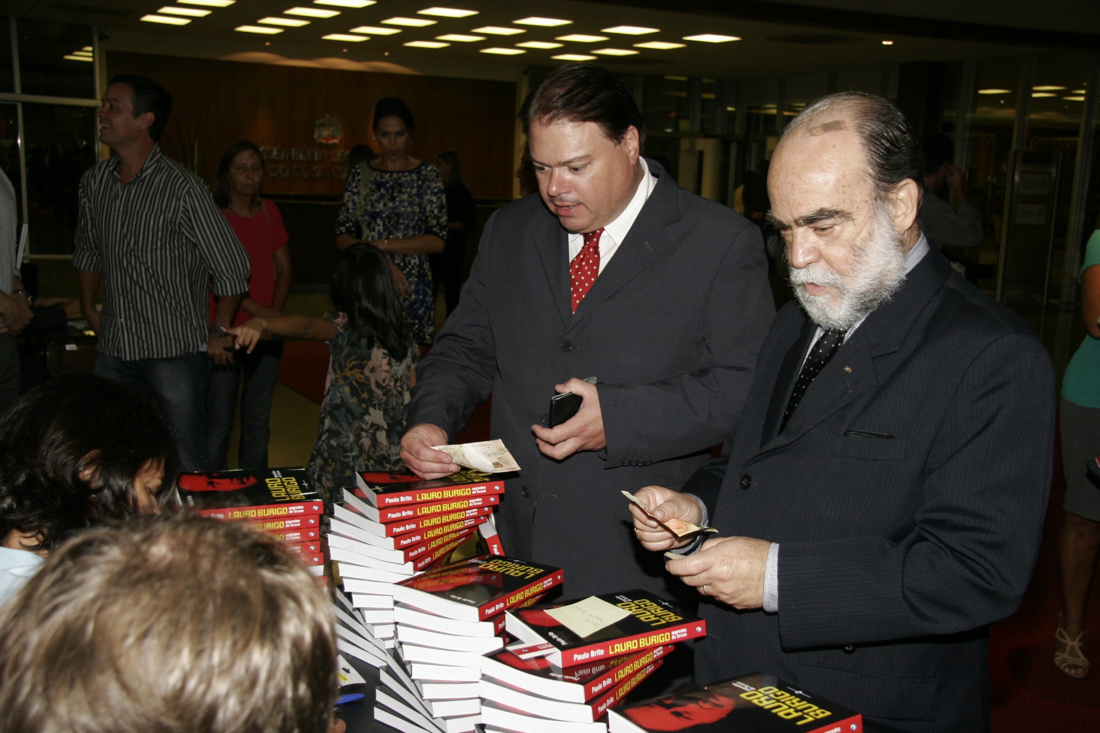 Lançamento Literário Segredos do Bruxo - Autor: Paulo Brito