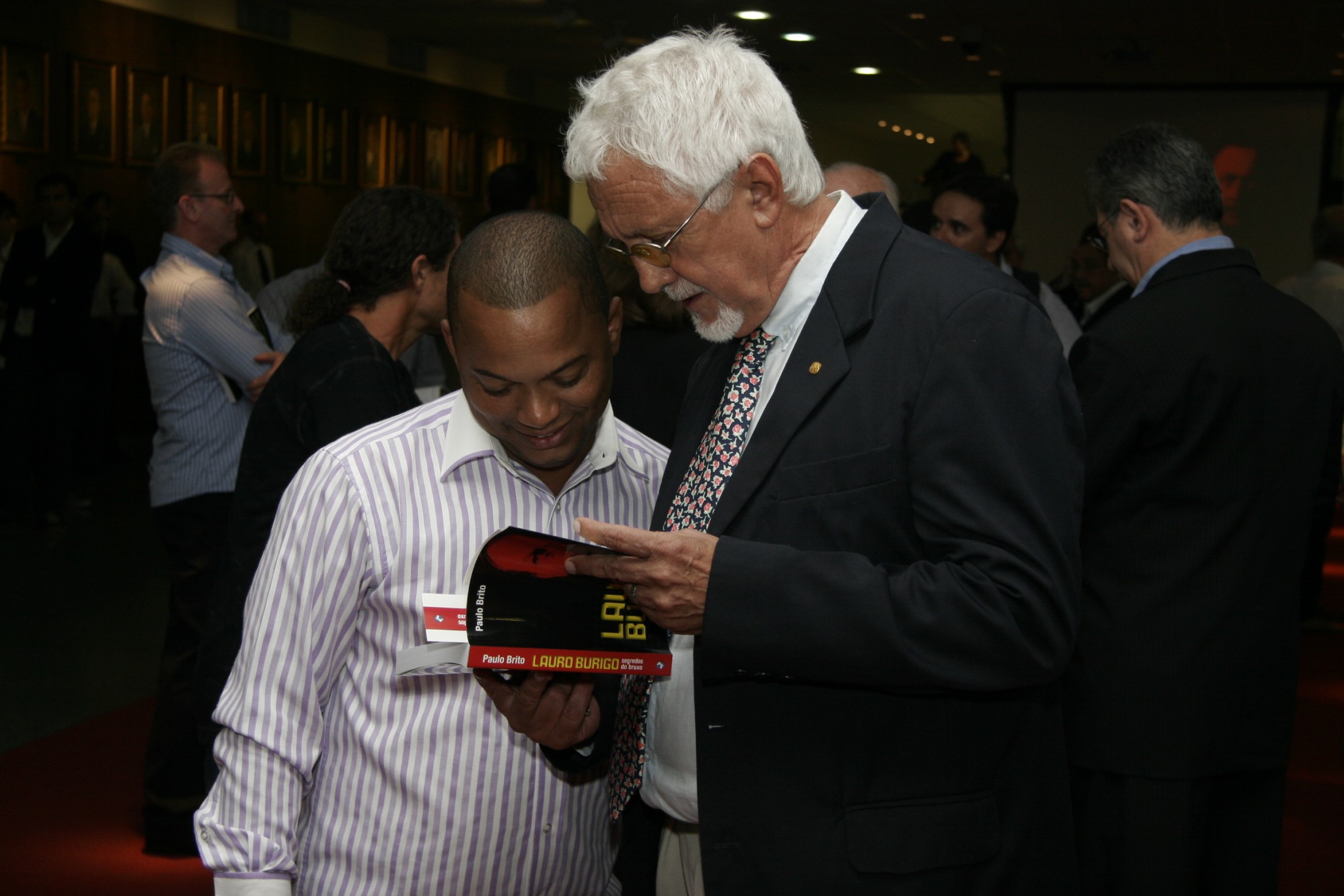 Lançamento Literário Segredos do Bruxo - Autor: Paulo Brito