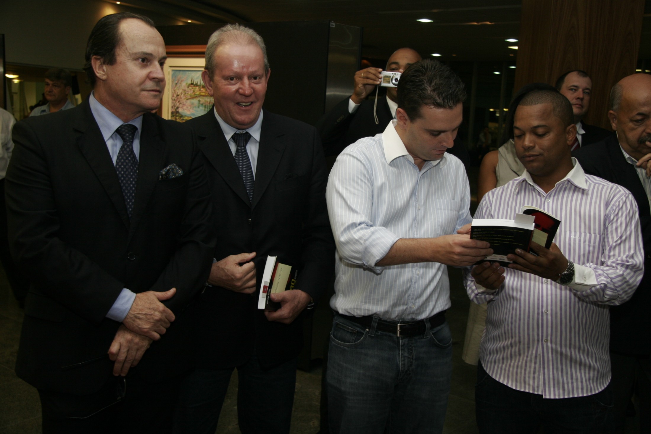 Lançamento Literário Segredos do Bruxo - Autor: Paulo Brito