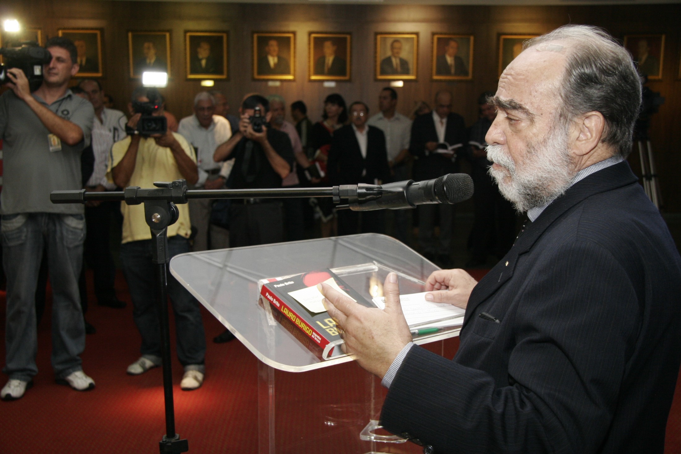 Lançamento Literário Segredos do Bruxo - Autor: Paulo Brito