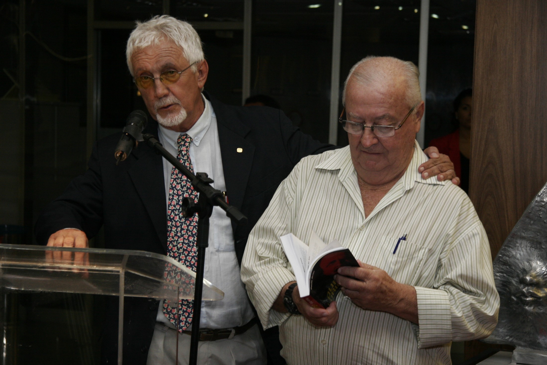 Lançamento Literário Segredos do Bruxo - Autor: Paulo Brito