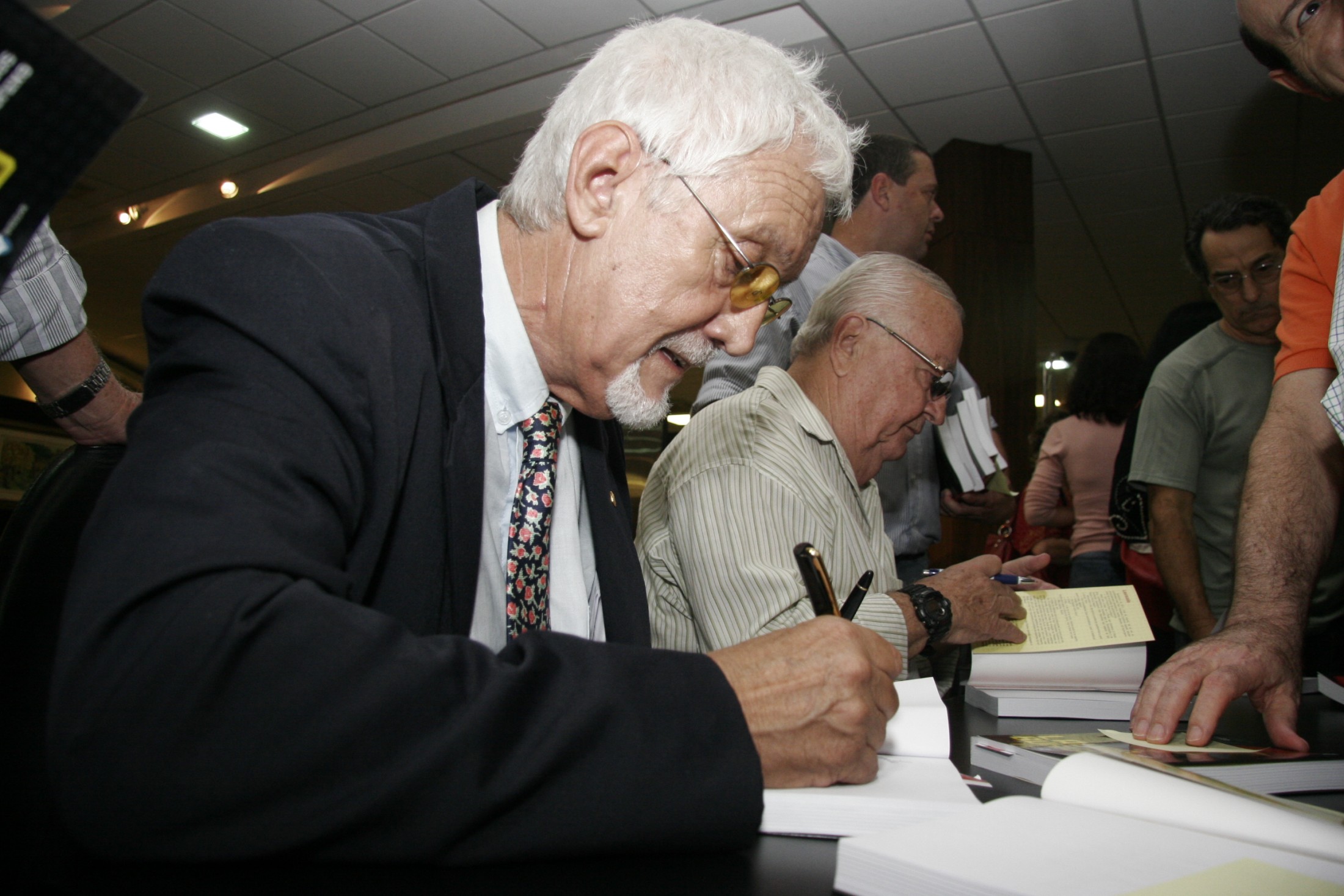 Lançamento Literário Segredos do Bruxo - Autor: Paulo Brito