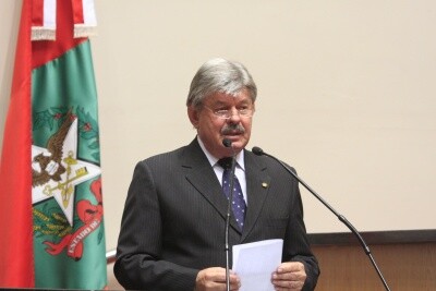 Reno Caramori recebe o título de cidadão catarinense