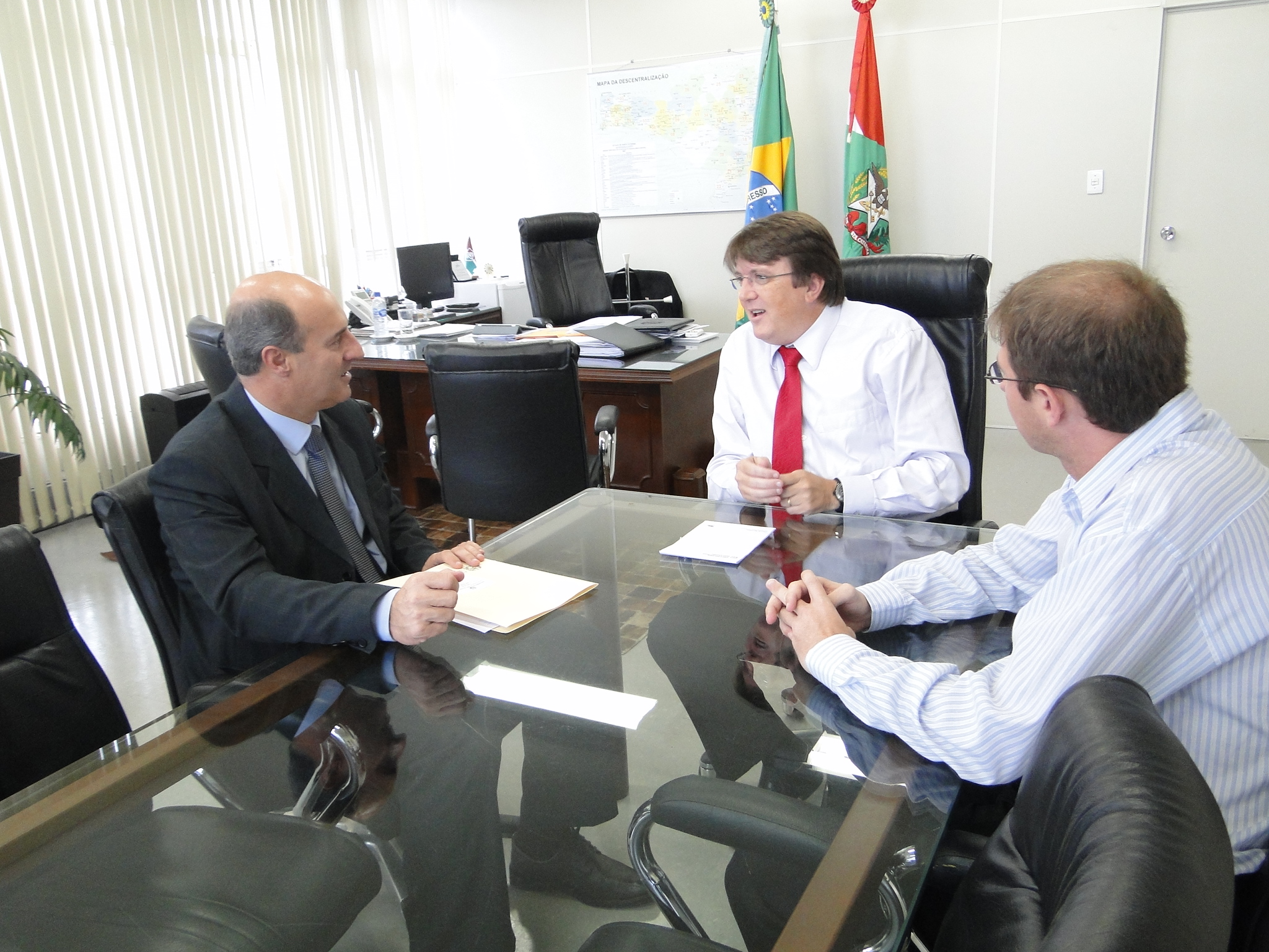 Deputado Zé Milton solicita reforma de ginásio?