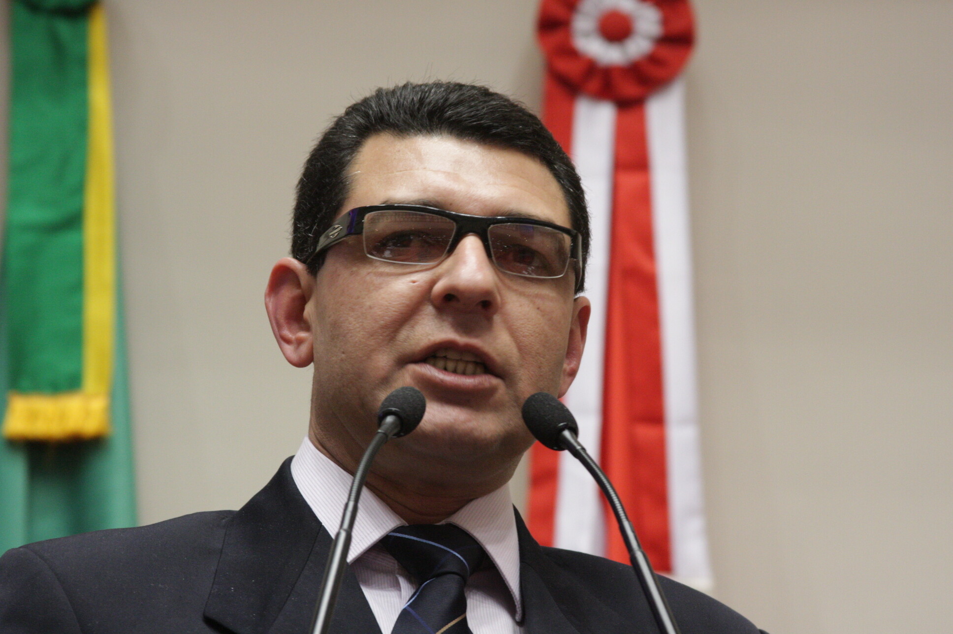 Plínio de Castro assume no lugar de Silvio Dreveck