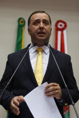 Kennedy Nunes comenta projetos em tramitação