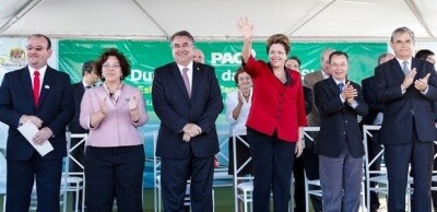 Dilma assina ordem de serviço para construção da ponte em Laguna