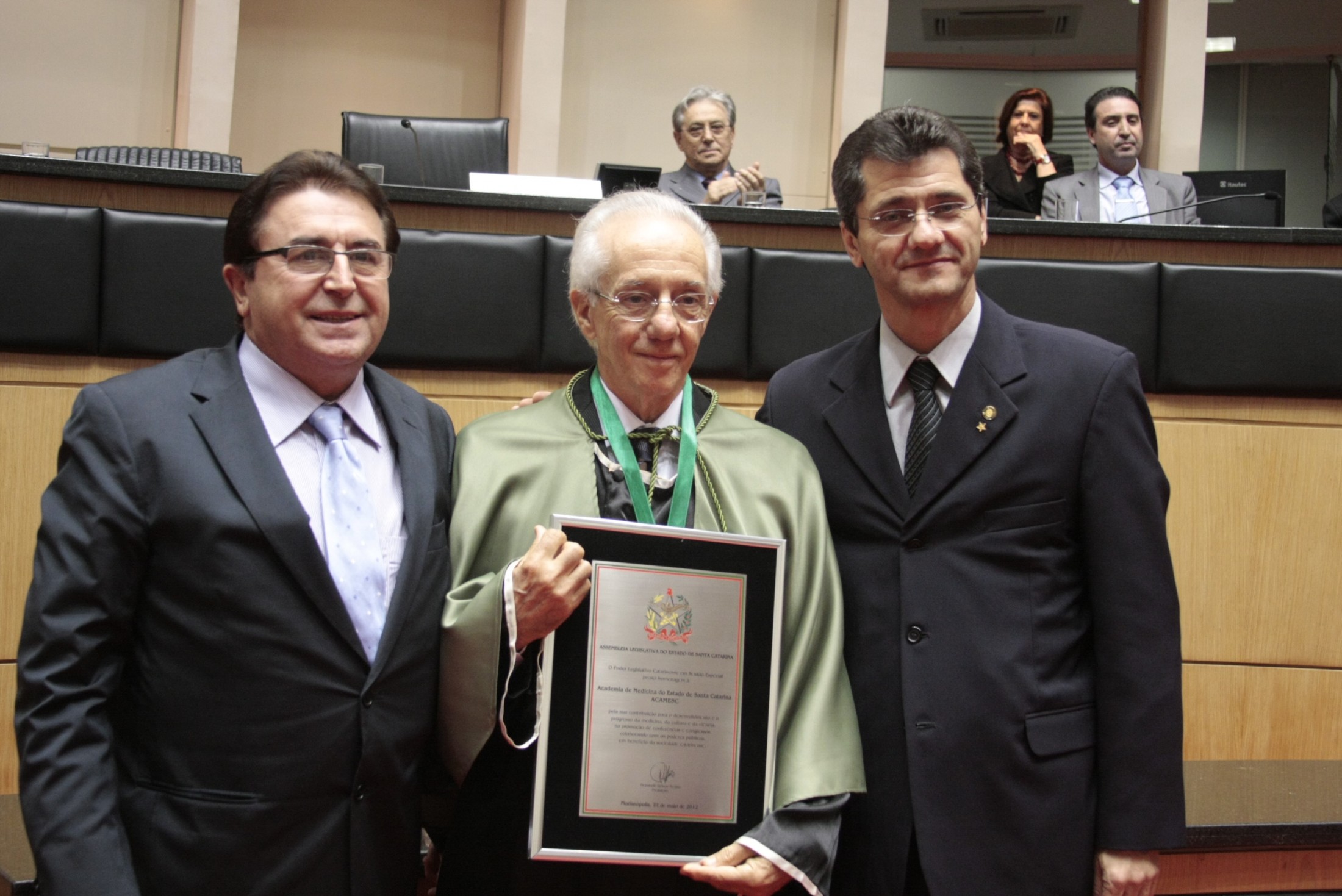 Alesc faz homenagem a Academia de Medicina de SC