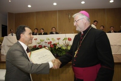 Bispo de Joinville recebe título de cidadão catarinense