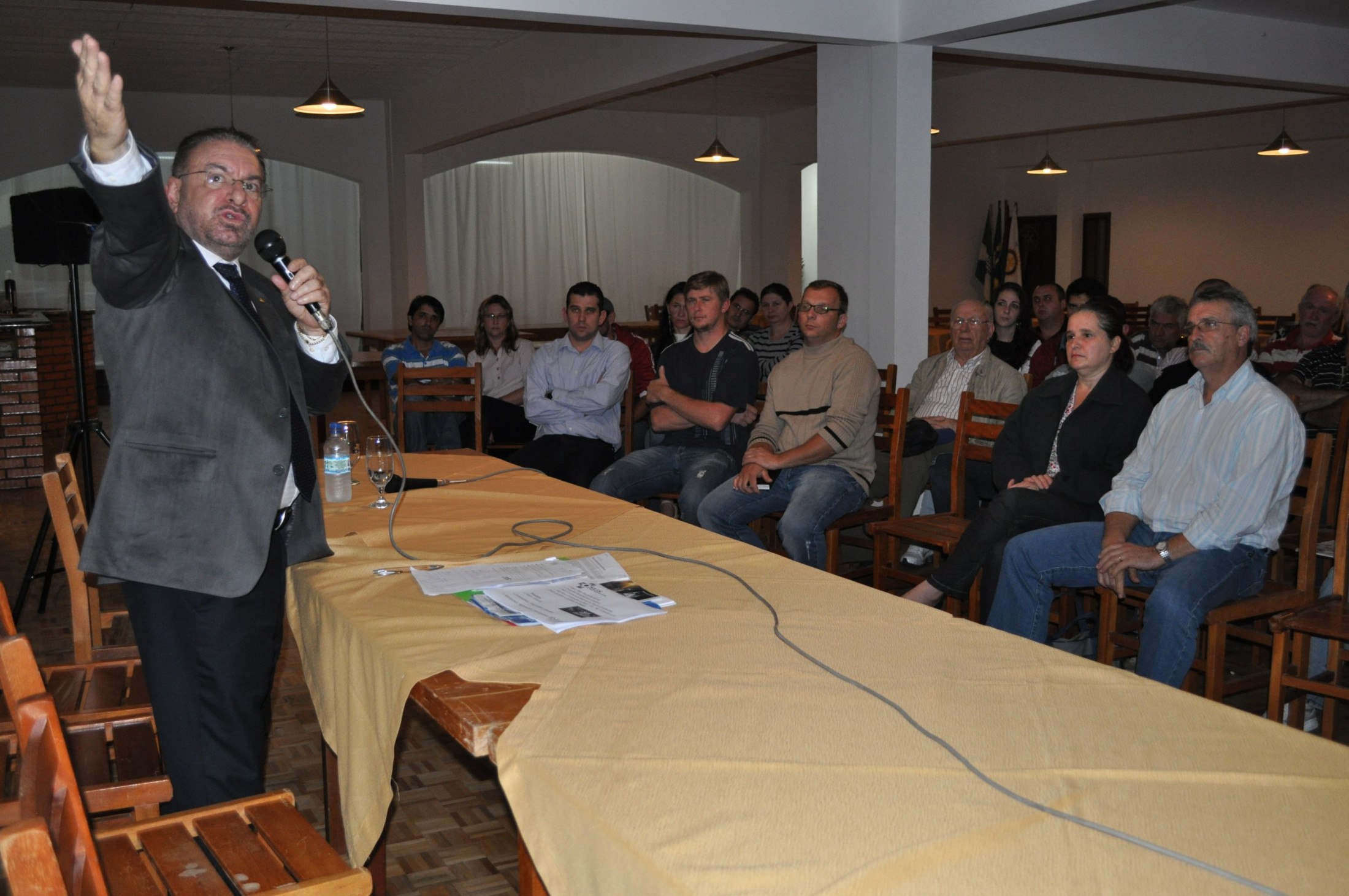 Volnei Morastoni faz palestra sobre políticas públicas de saúde no município de Rodeio