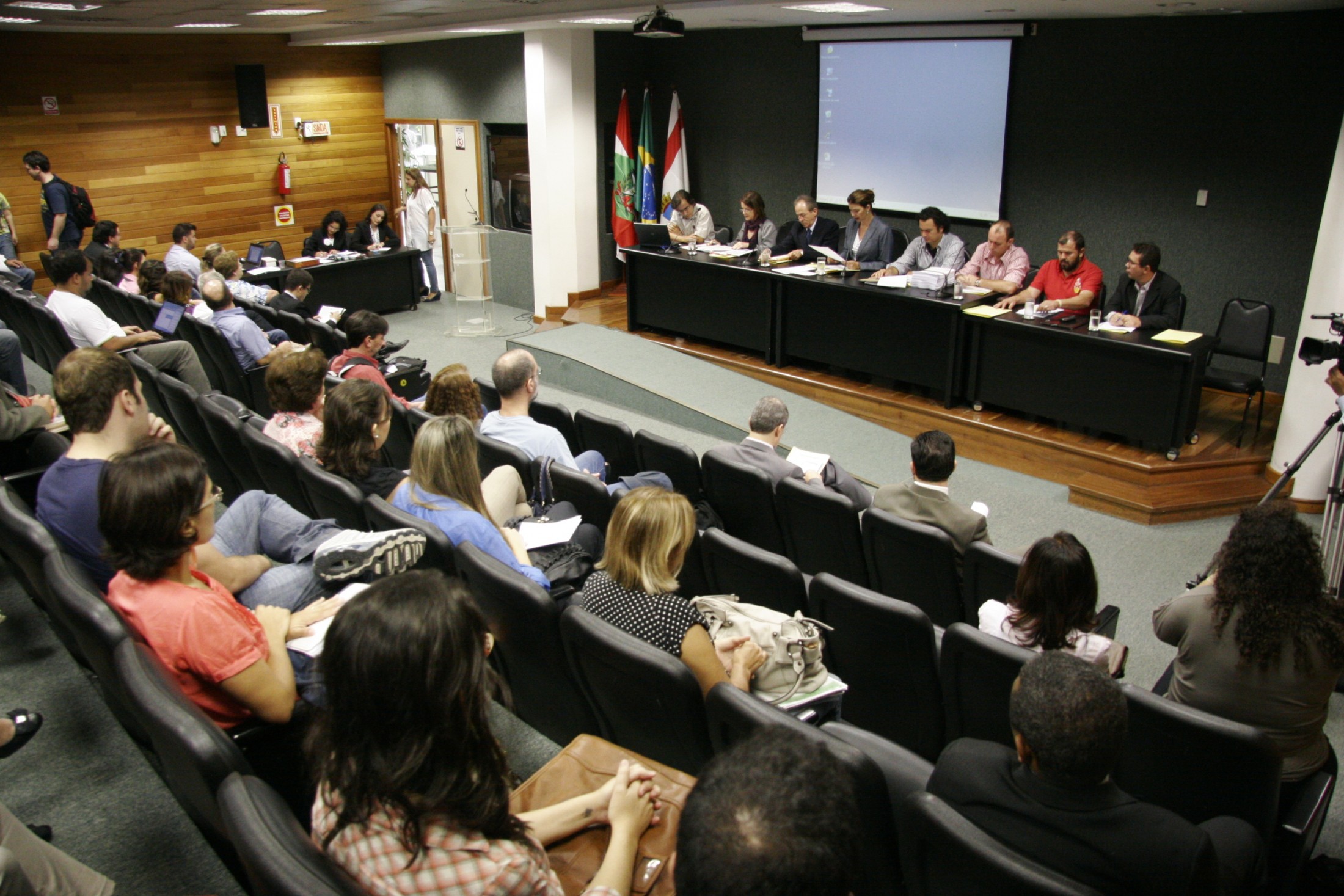 Audiência Pública sobre terceirização de serviços no Judiciário Catarinense - Comissão de Legislação Participativa