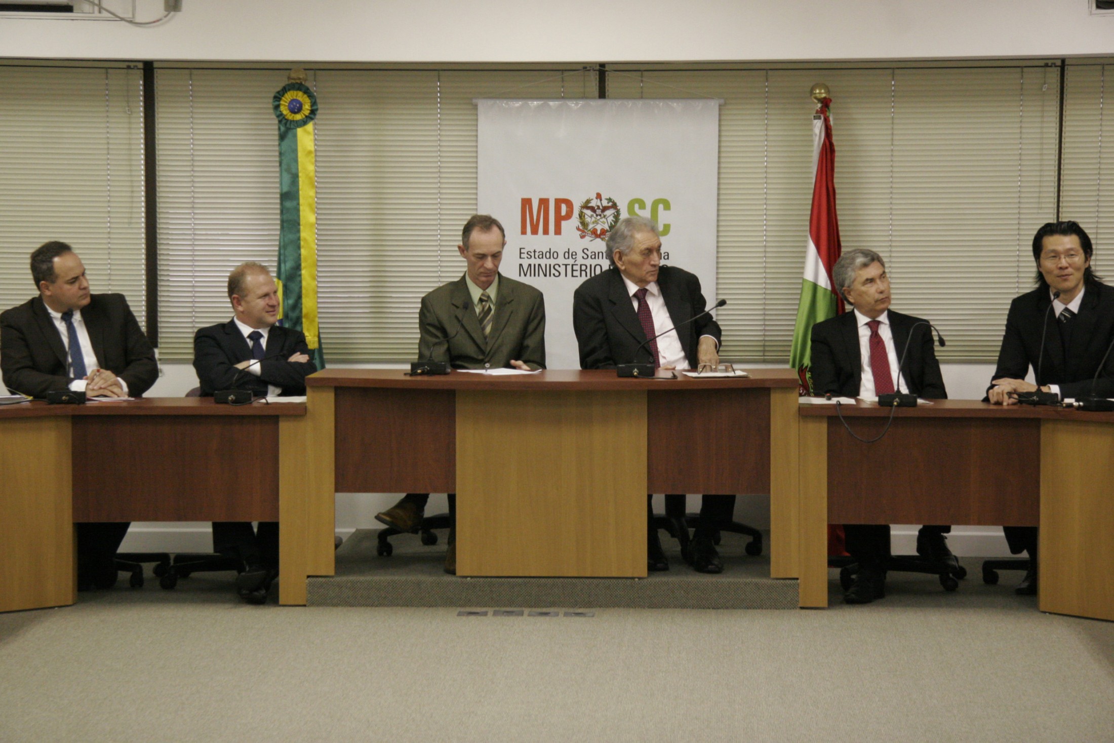 Reunião no Ministério Público sobre Adoção