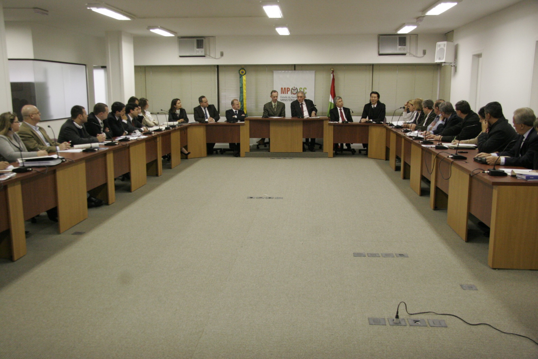 Reunião no Ministério Público sobre Adoção
