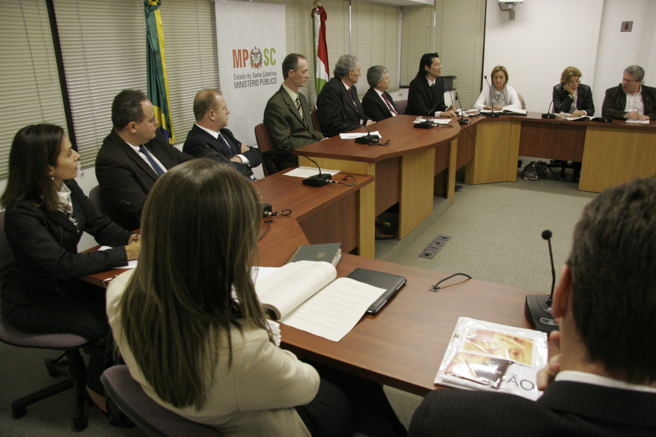 Reunião no Ministério Público sobre Adoção