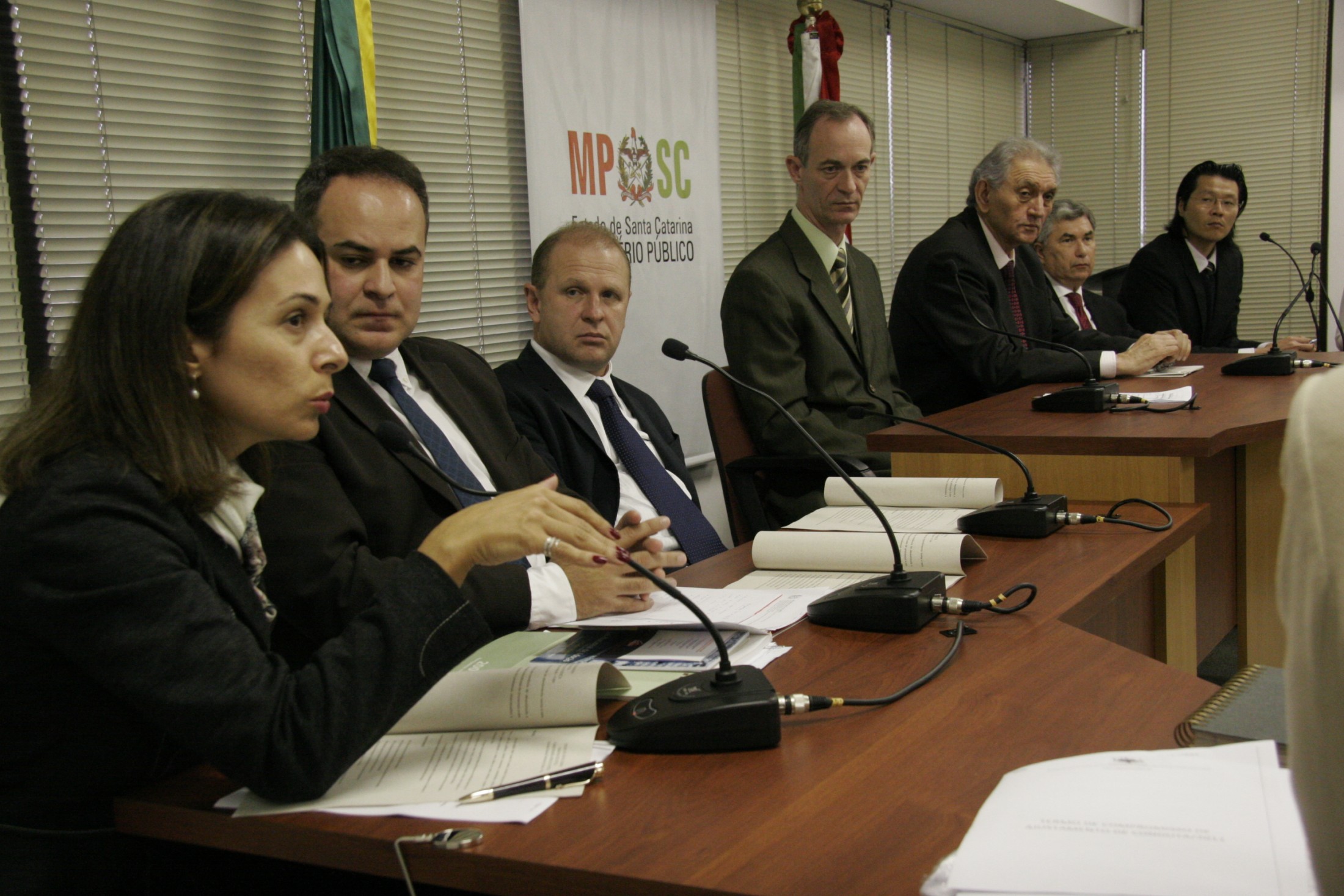 Reunião no Ministério Público sobre Adoção
