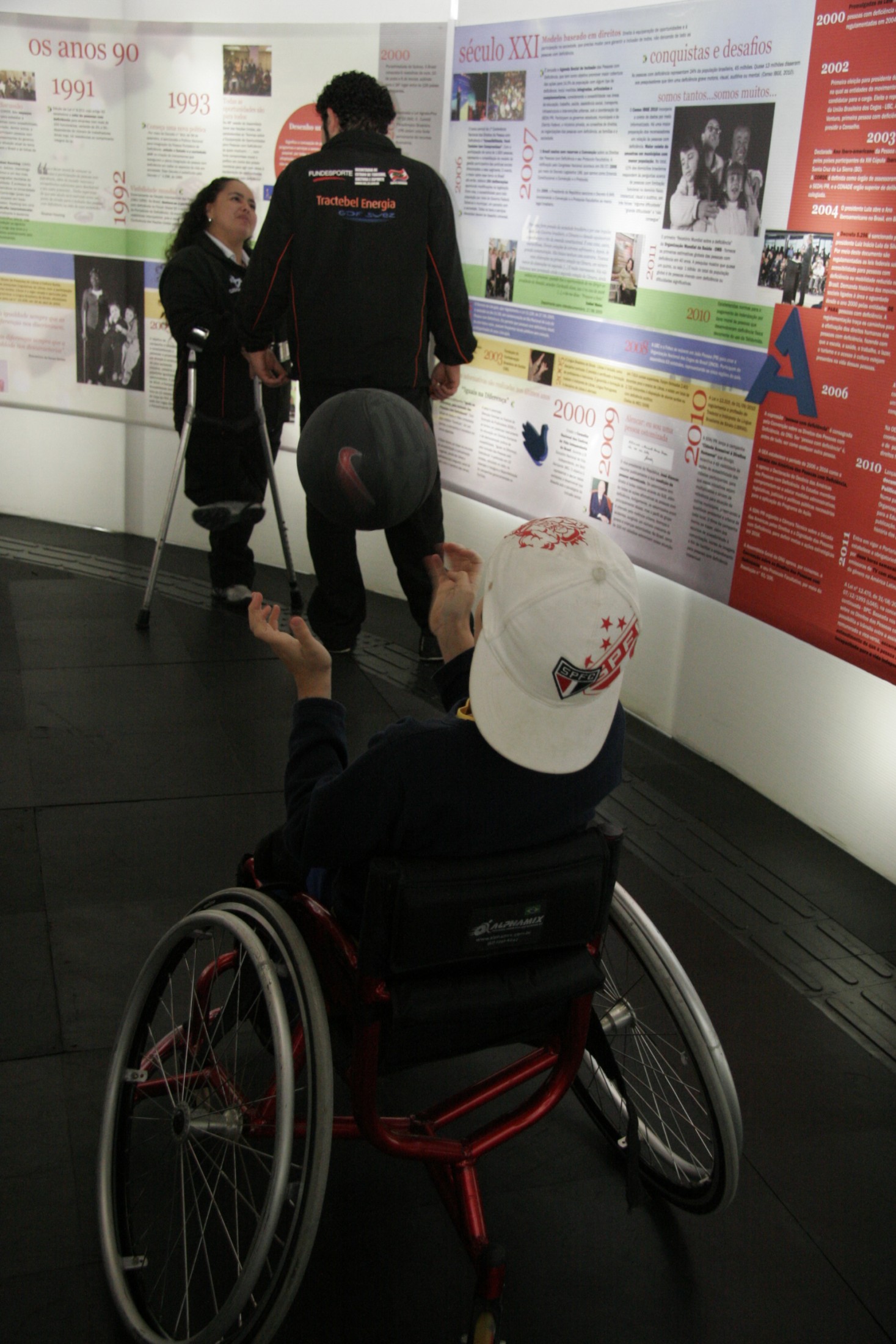 Visita de Paraatletas - Exposição: Para Todos - O Movimento das Pessoas com Deficiência no Brasil
