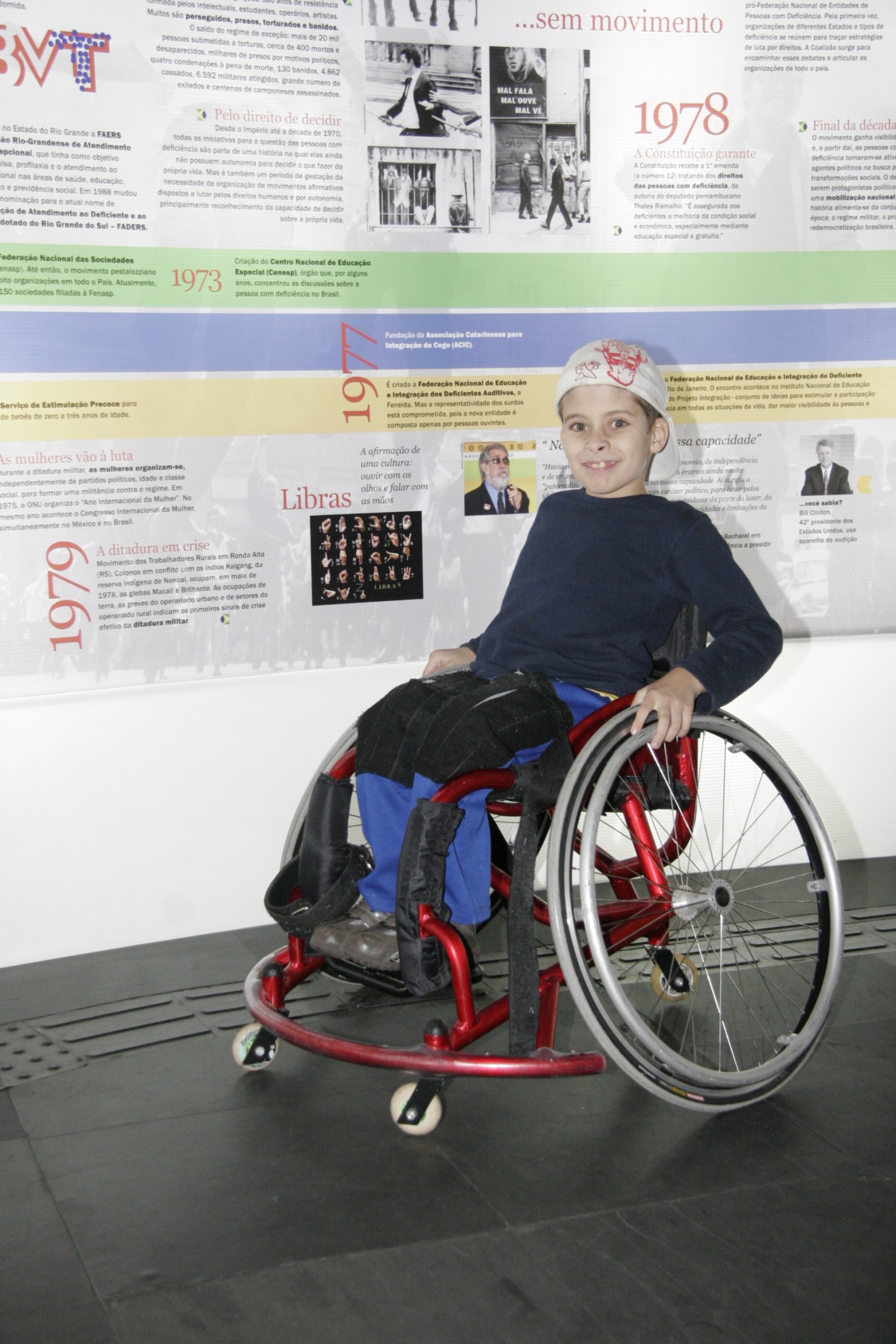 Visita de Paraatletas - Exposição: Para Todos - O Movimento das Pessoas com Deficiência no Brasil