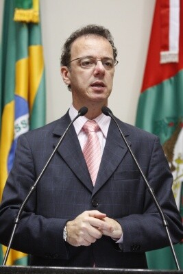 Fórum parlamentar apresenta relatório sobre a associação álcool e direção
