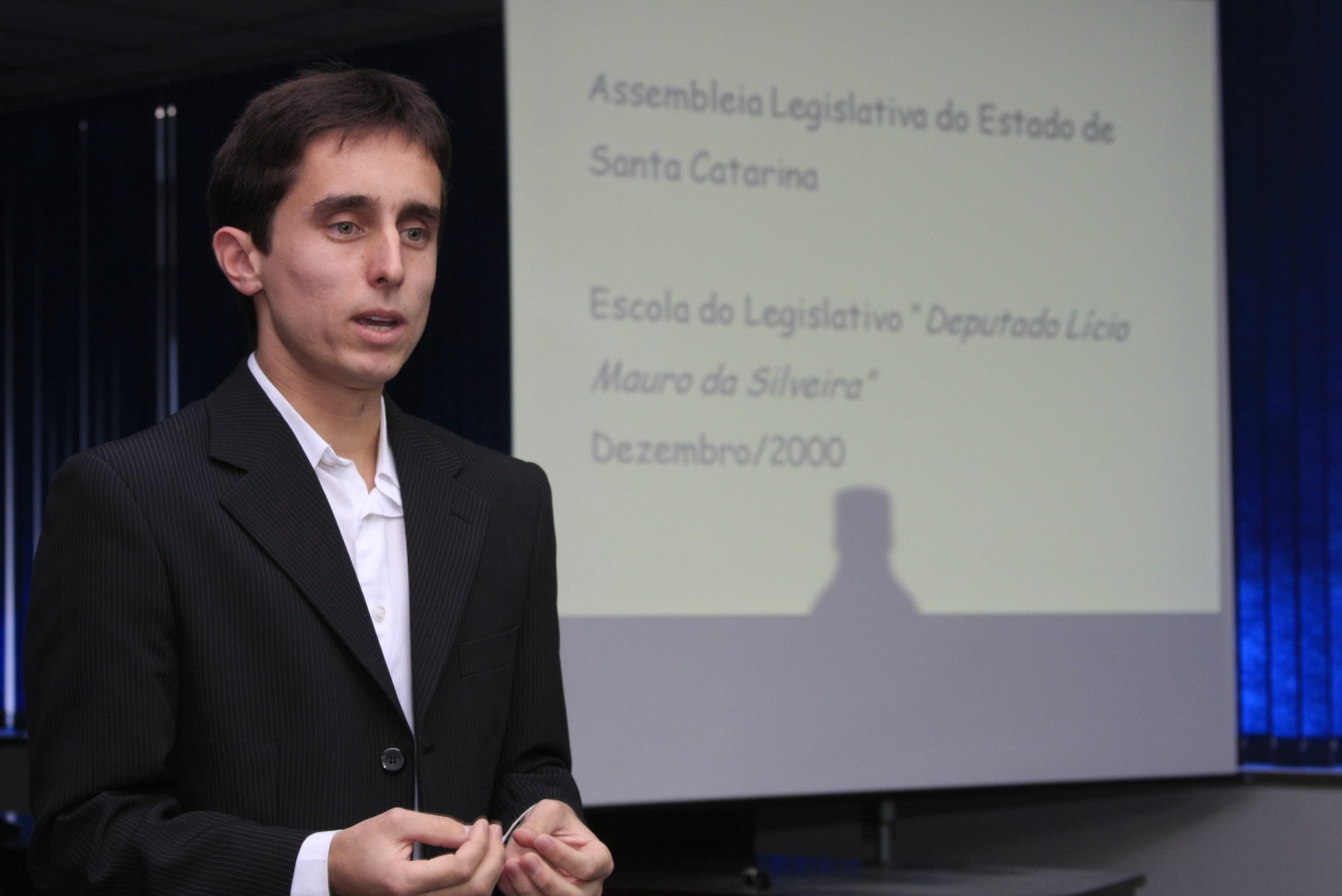Programa de Formação de Vereadores Mirins 2012 - O que é Política? A Participação do Jovem na Política - Palestrante: Rafael Mariotto