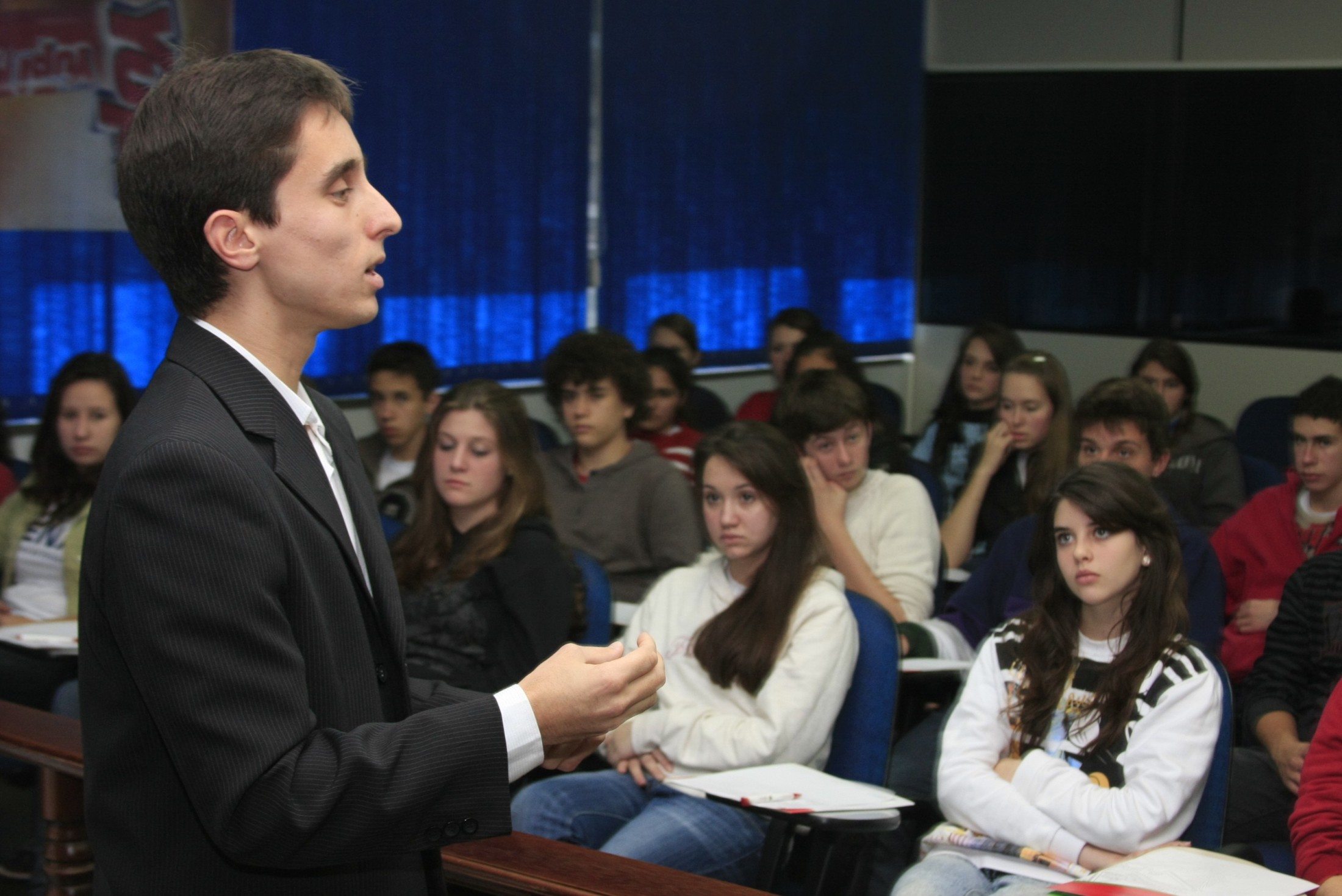 Programa de Formação de Vereadores Mirins 2012 - O que é Política? A Participação do Jovem na Política - Palestrante: Rafael Mariotto
