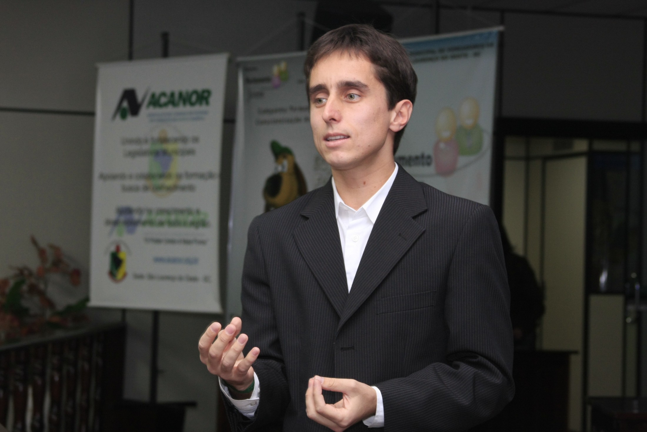 Programa de Formação de Vereadores Mirins 2012 - O que é Política? A Participação do Jovem na Política - Palestrante: Rafael Mariotto