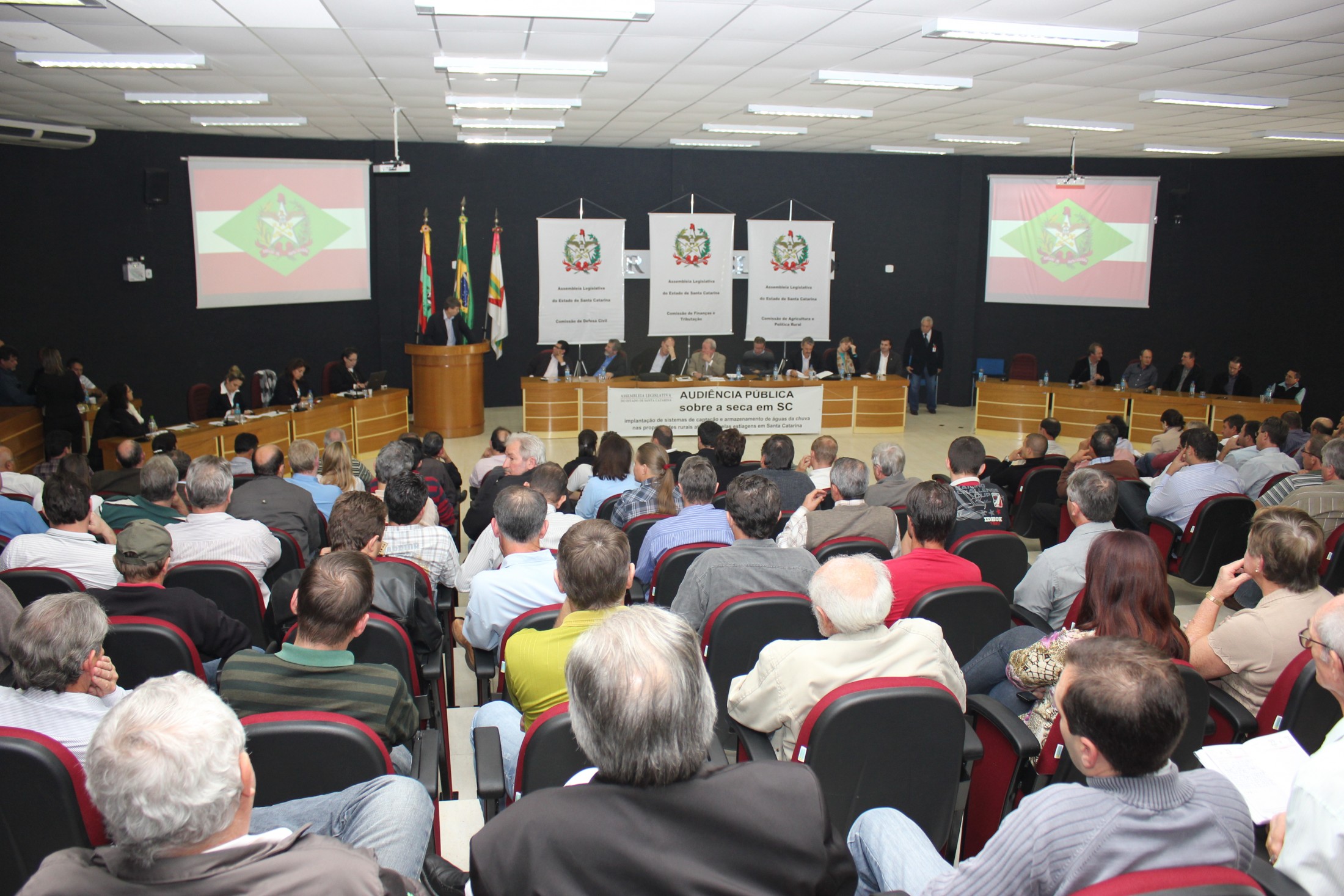 Audiência Pública sobre a Implantação de sistema de captação e armazenamento de água da chuva nas propriedades rurais atingidas pela estiagem em Santa Catarina - Maravilha/SC
