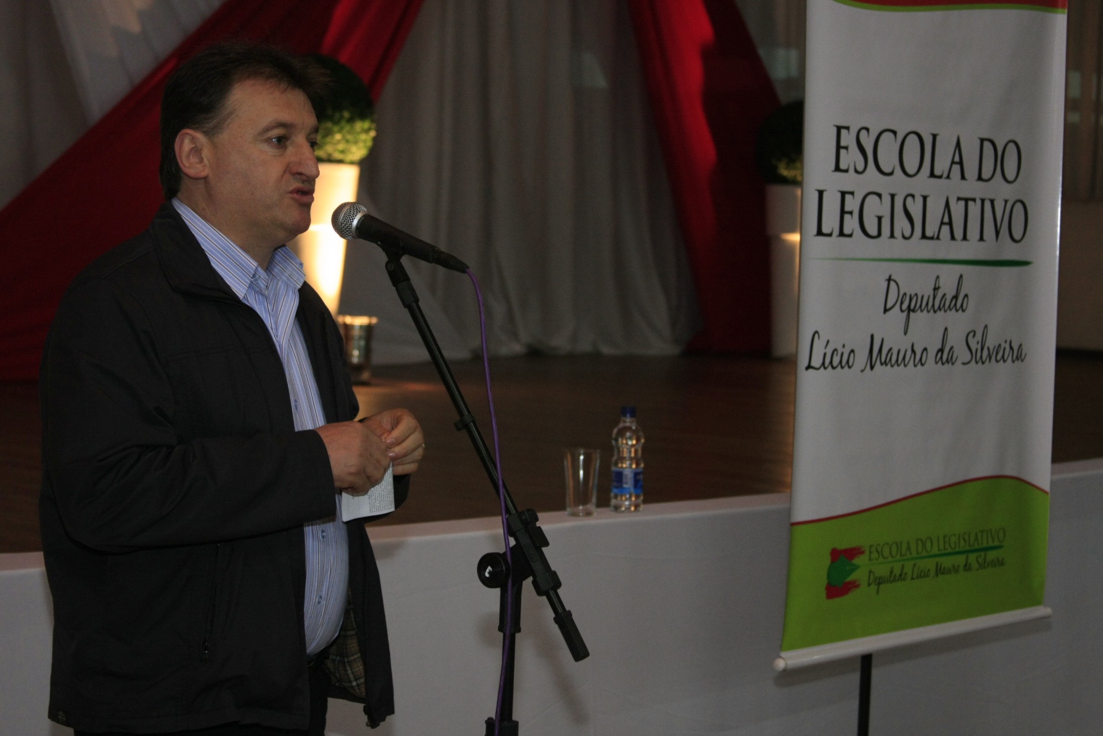 Palestra: Os Novos Desafios da Escola e da Família na Construção de Valores Democráticos