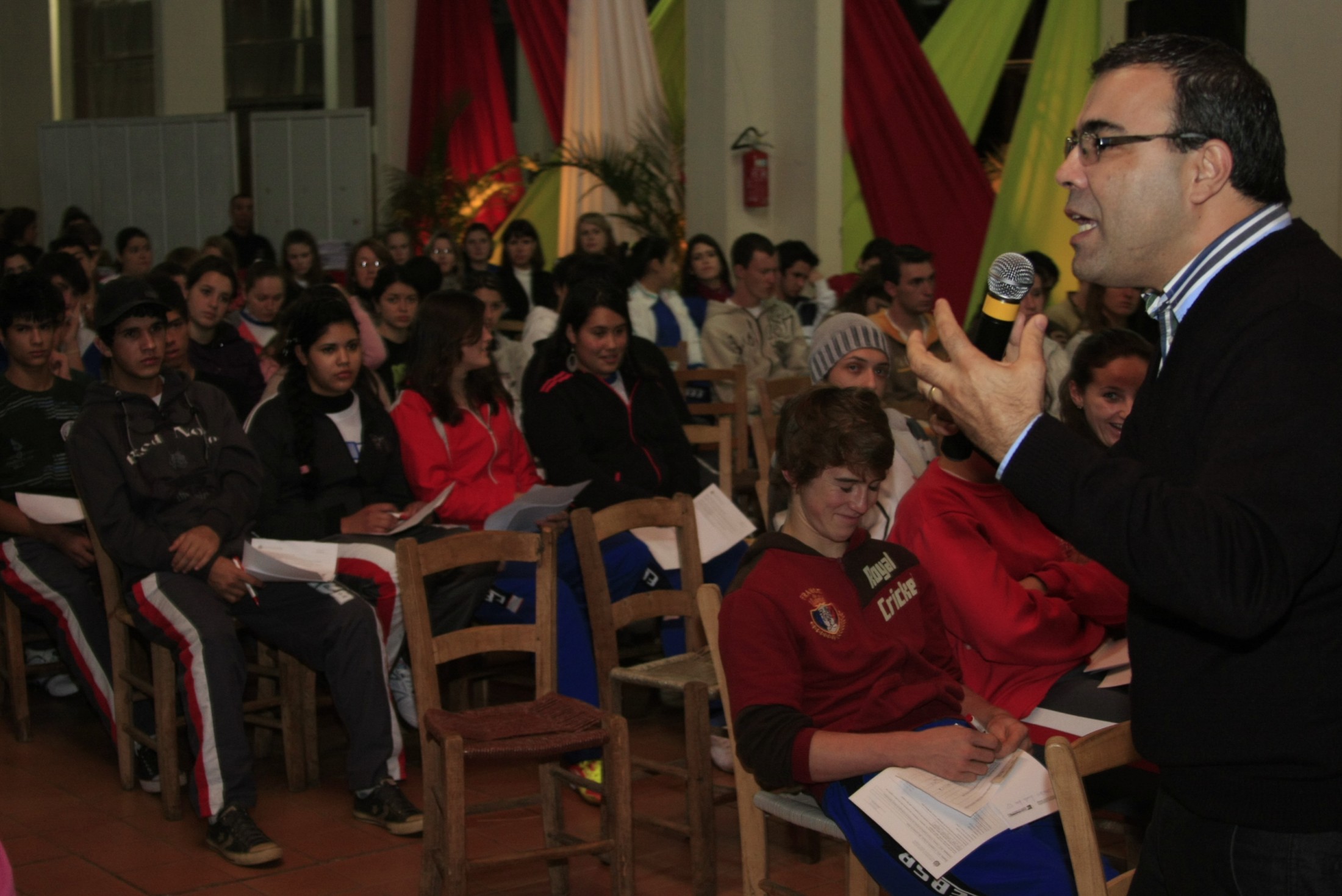 Palestra: Os Novos Desafios da Escola e da Família na Construção de Valores Democráticos