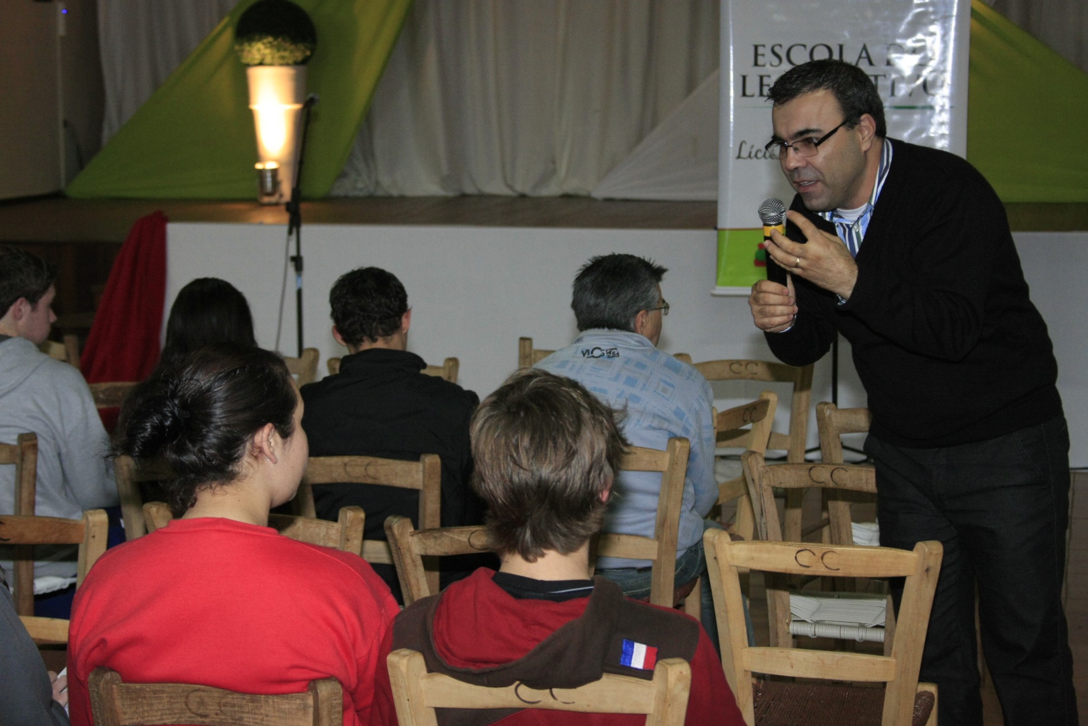 Palestra: Os Novos Desafios da Escola e da Família na Construção de Valores Democráticos