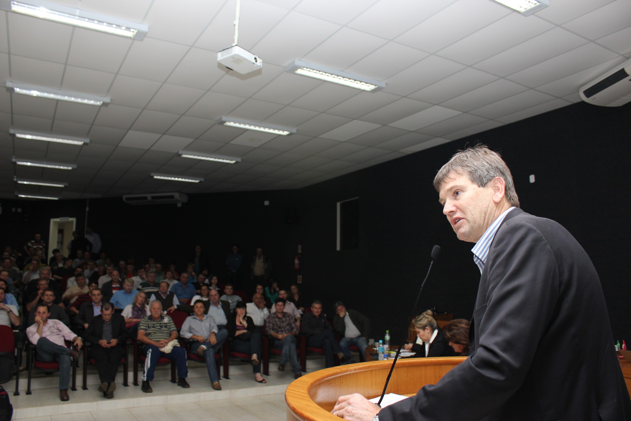 udiência pública sobre a Implantação de sistema de captação e armazenamento de água da chuva nas propriedades rurais atingidas pela estiagem em Santa Catarina