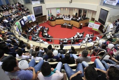 Parlamentares jovens propõem leis de proteção ambiental
