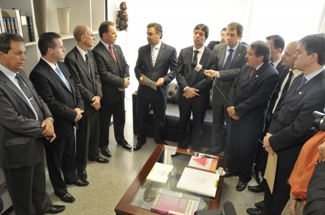 Deputados estaduais se reúnem em Brasília para pedir renegociação da dívida com a União