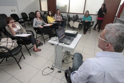 Monitores do projeto Educação para Cidadania participam de curso para capacitação