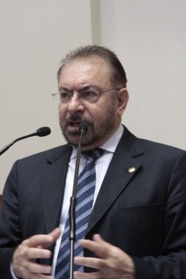 Parlamentar participa de evento sobre terapias alternativas e complementares no SUS