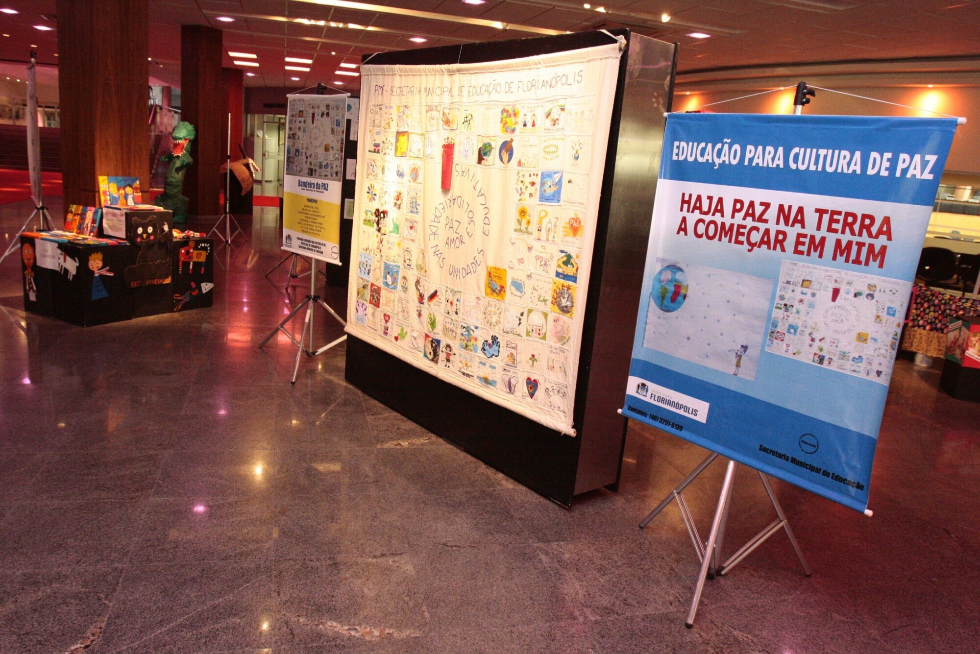 Exposição Mostra de Paz - Trabalhos dos alunos da Rede Municipal de Educação