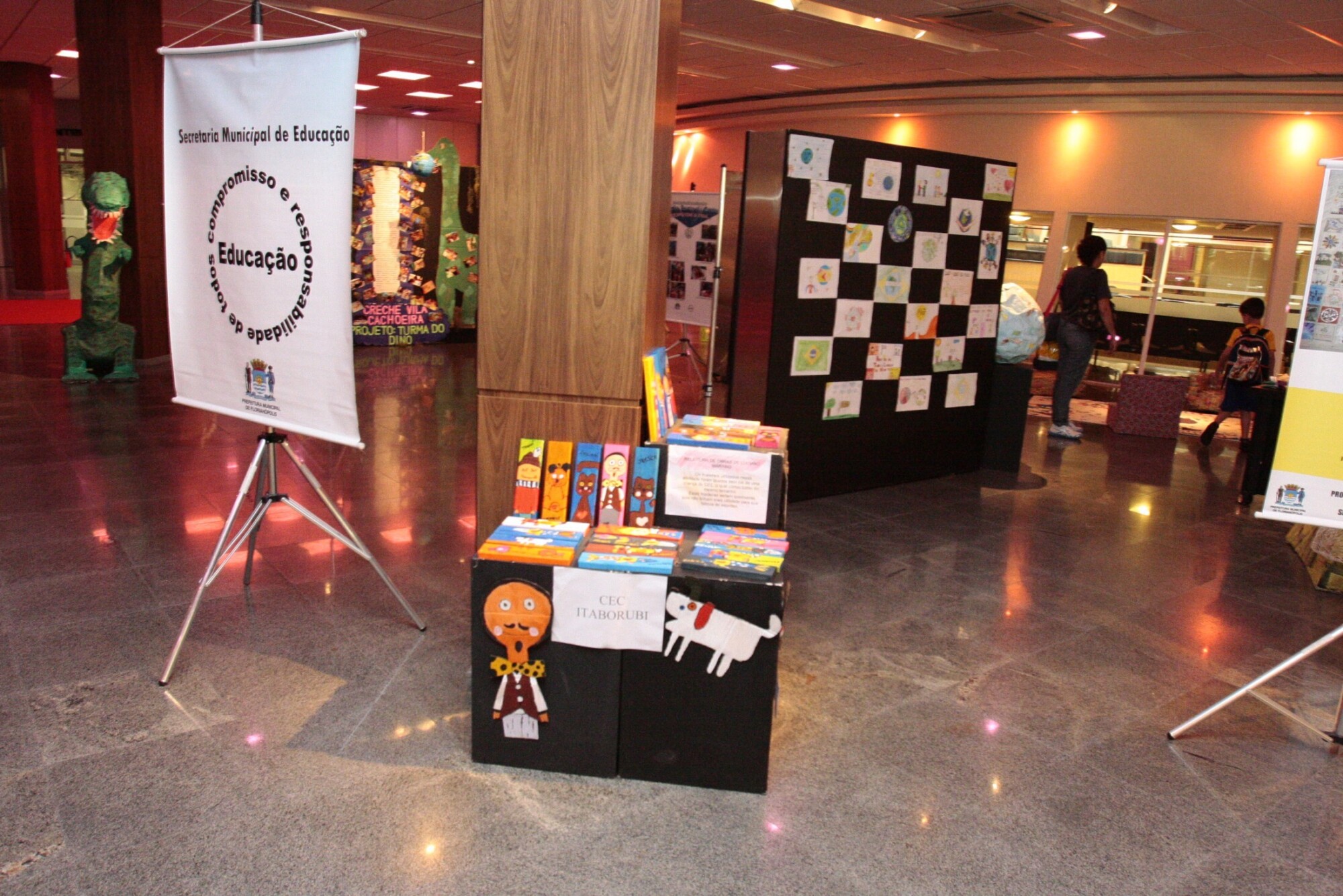 Exposição Mostra de Paz - Trabalhos dos alunos da Rede Municipal de Educação
