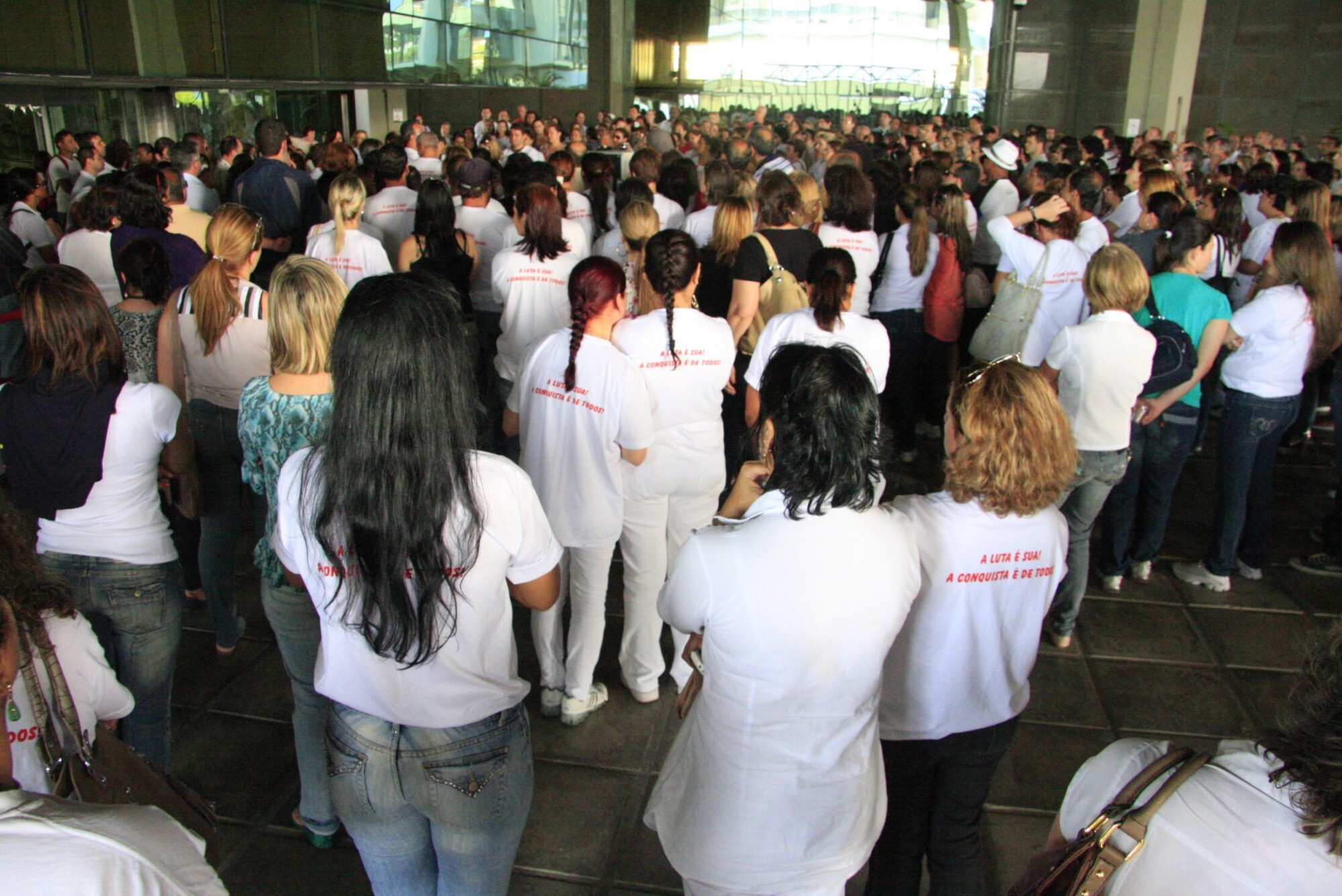 Greve dos servidores da saúde é suspensa por 15 dias