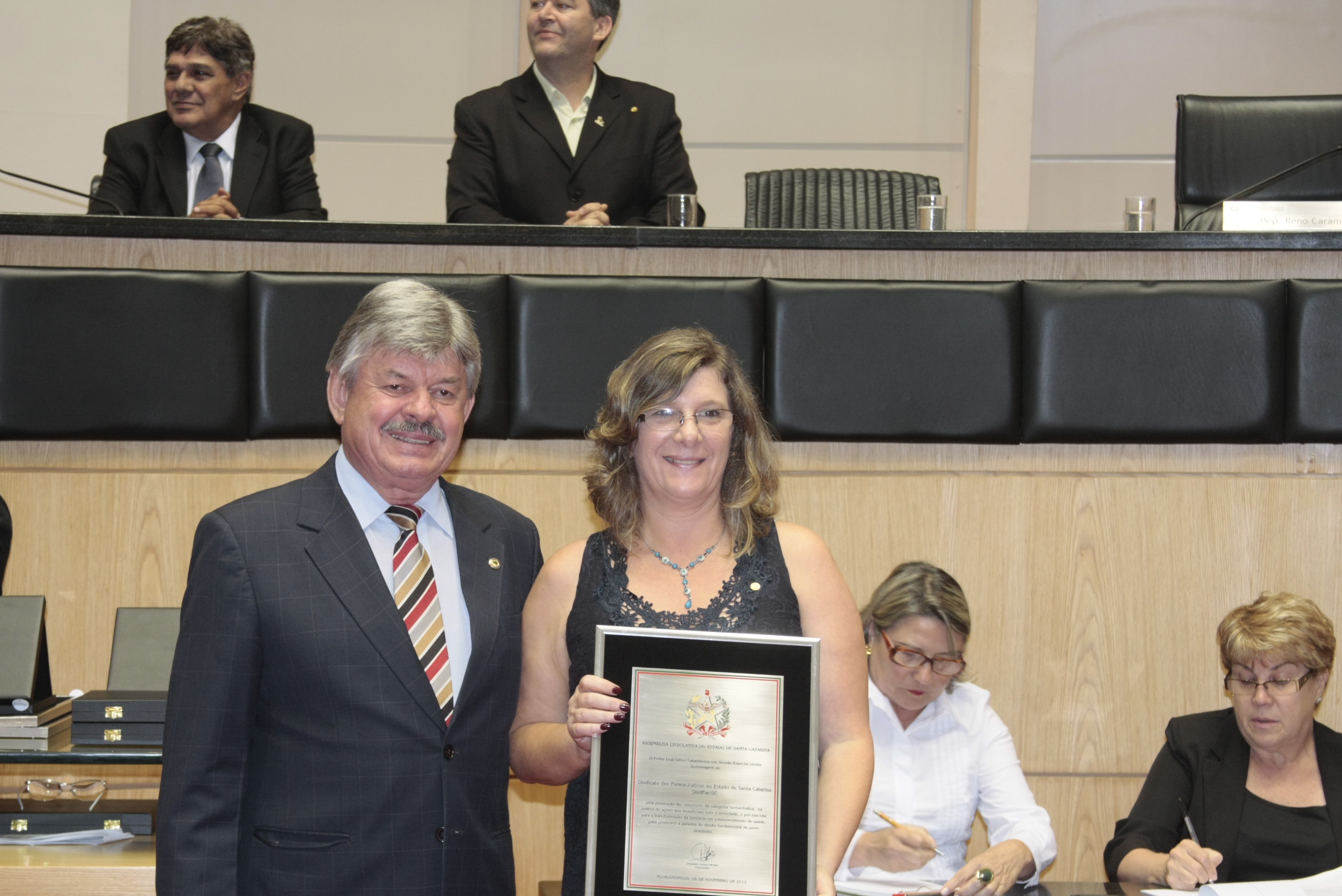 Sessão Especial em homenagem as personalidades e instituições que tem contribuído para a transformação da Farmácia em estabelecimento de saúde - Foto Fábio Queiroz