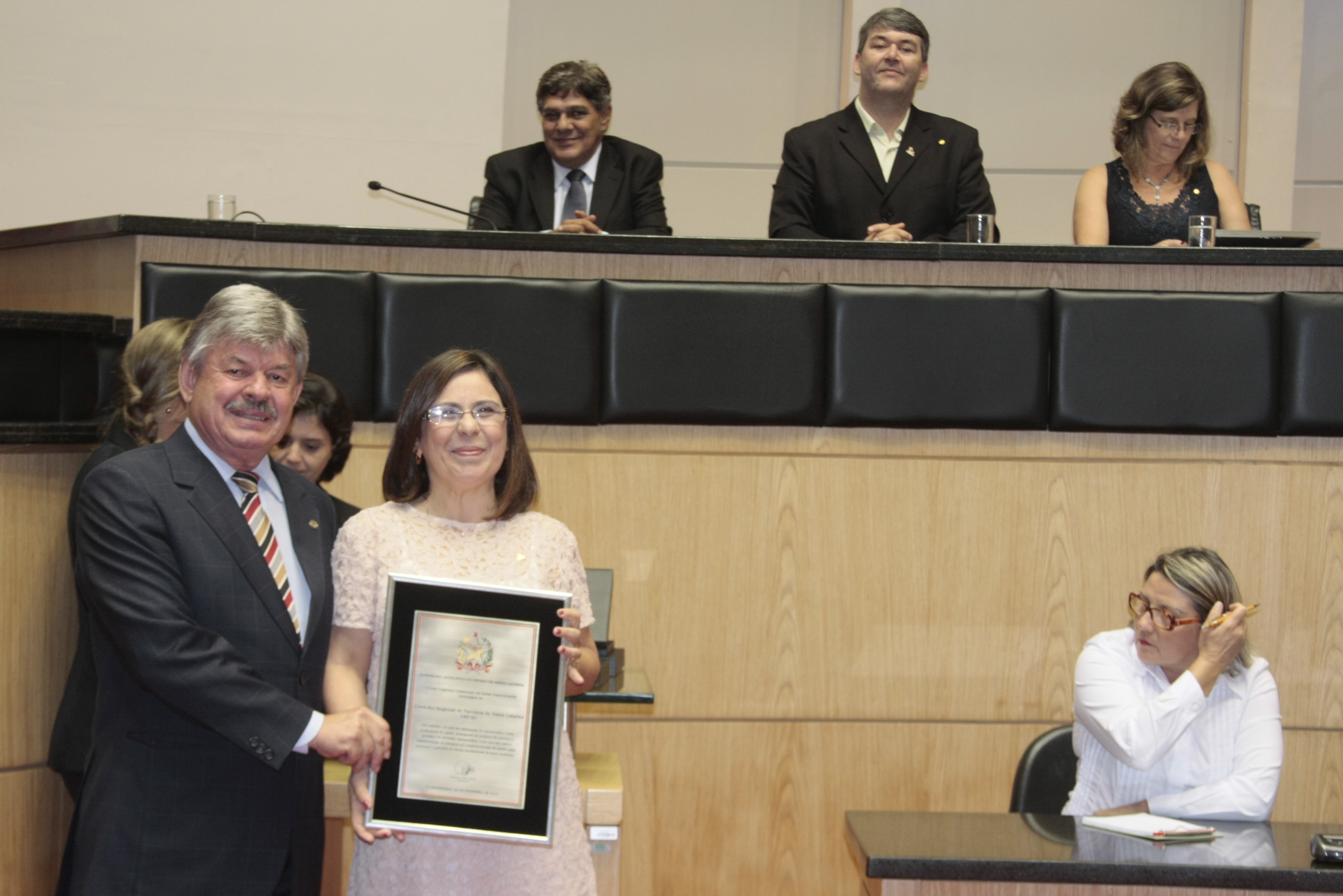 Sessão Especial em homenagem as personalidades e instituições que tem contribuído para a transformação da Farmácia em estabelecimento de saúde - Foto Fábio Queiroz